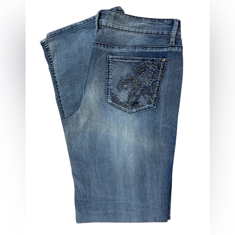 LEI Blue Denim Women Jeans with Embroidered Pocket